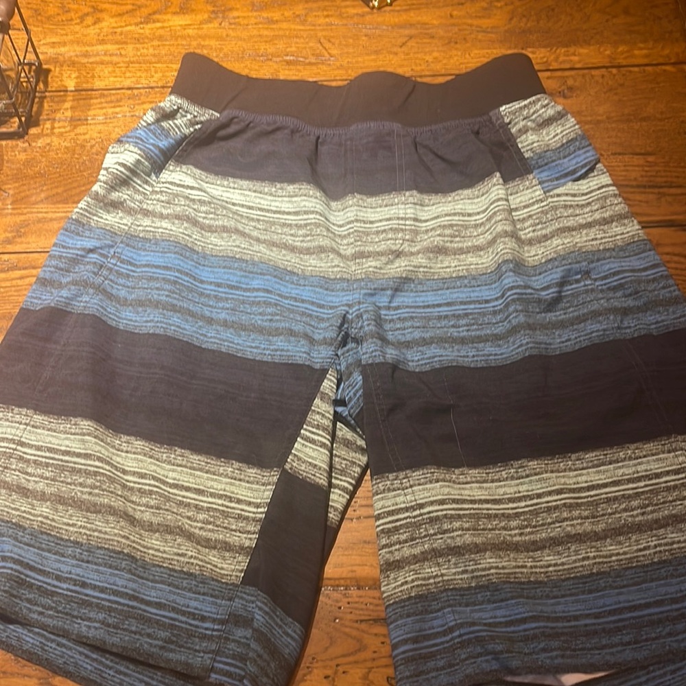 Lululemon short 10” size S